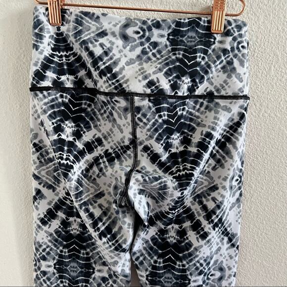 Victoria’s Secret Sport Knockout Tight Neutral Tie Dye Small - Picture 7 of 11